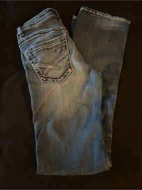 BKE Men’s Mid Blue Bootcut Jeans with Contrasting Stitching